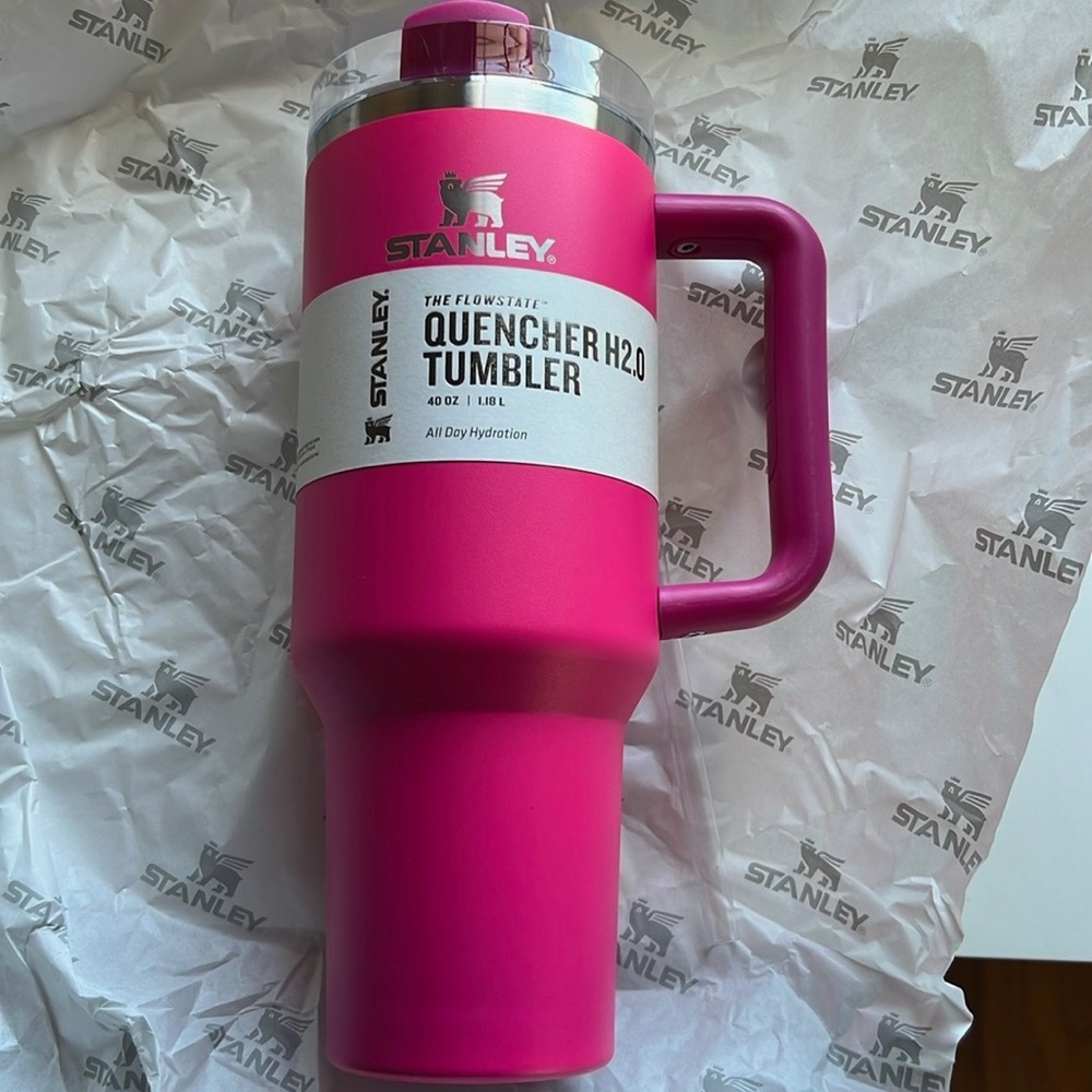 Stanley 40oz quencher thirst water bottle fuschia rare  magenta pink new cold - Picture 2 of 6